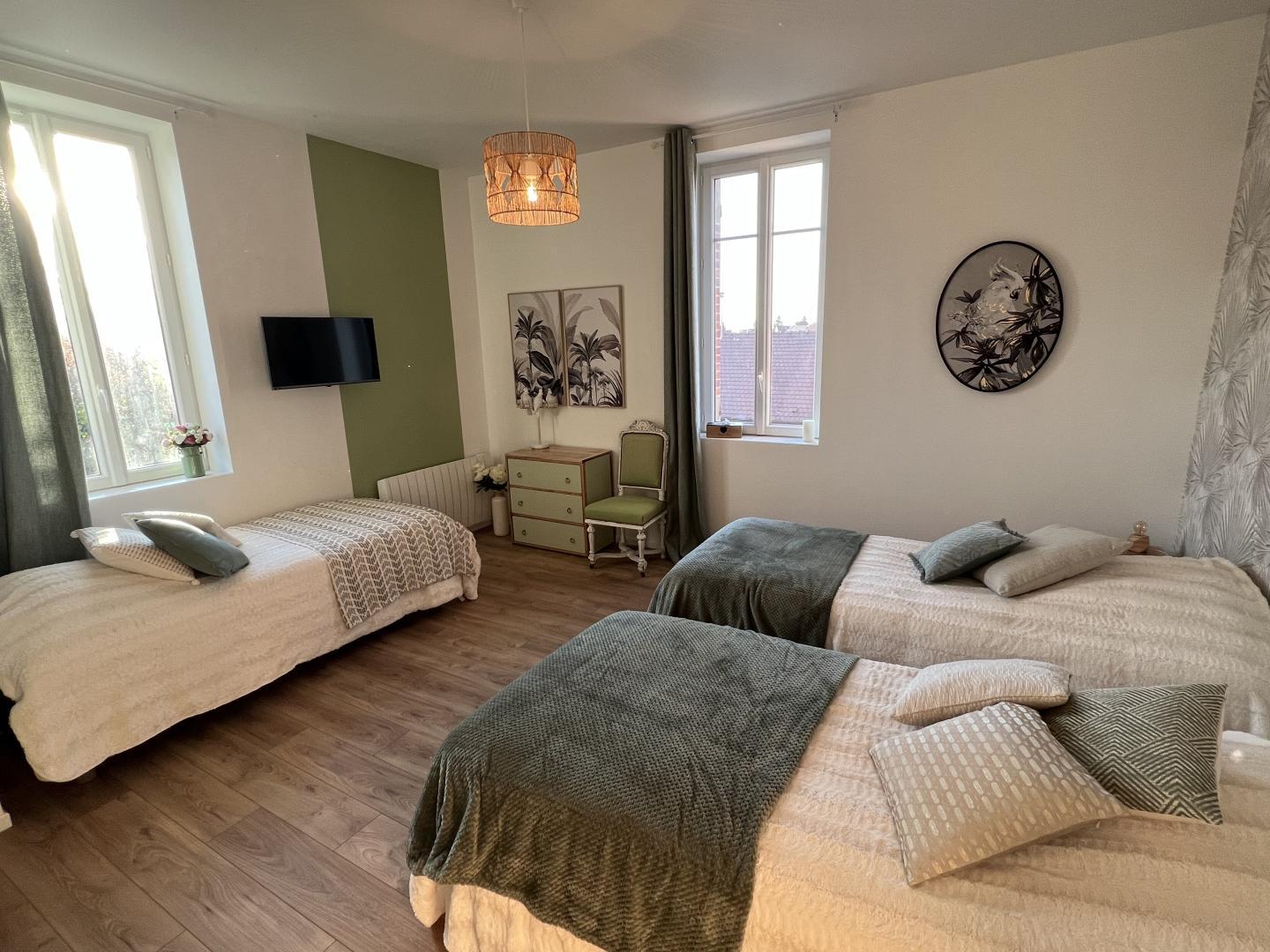 La chambre familiale, château Segot dans l'Allier en Auvergne photo 9