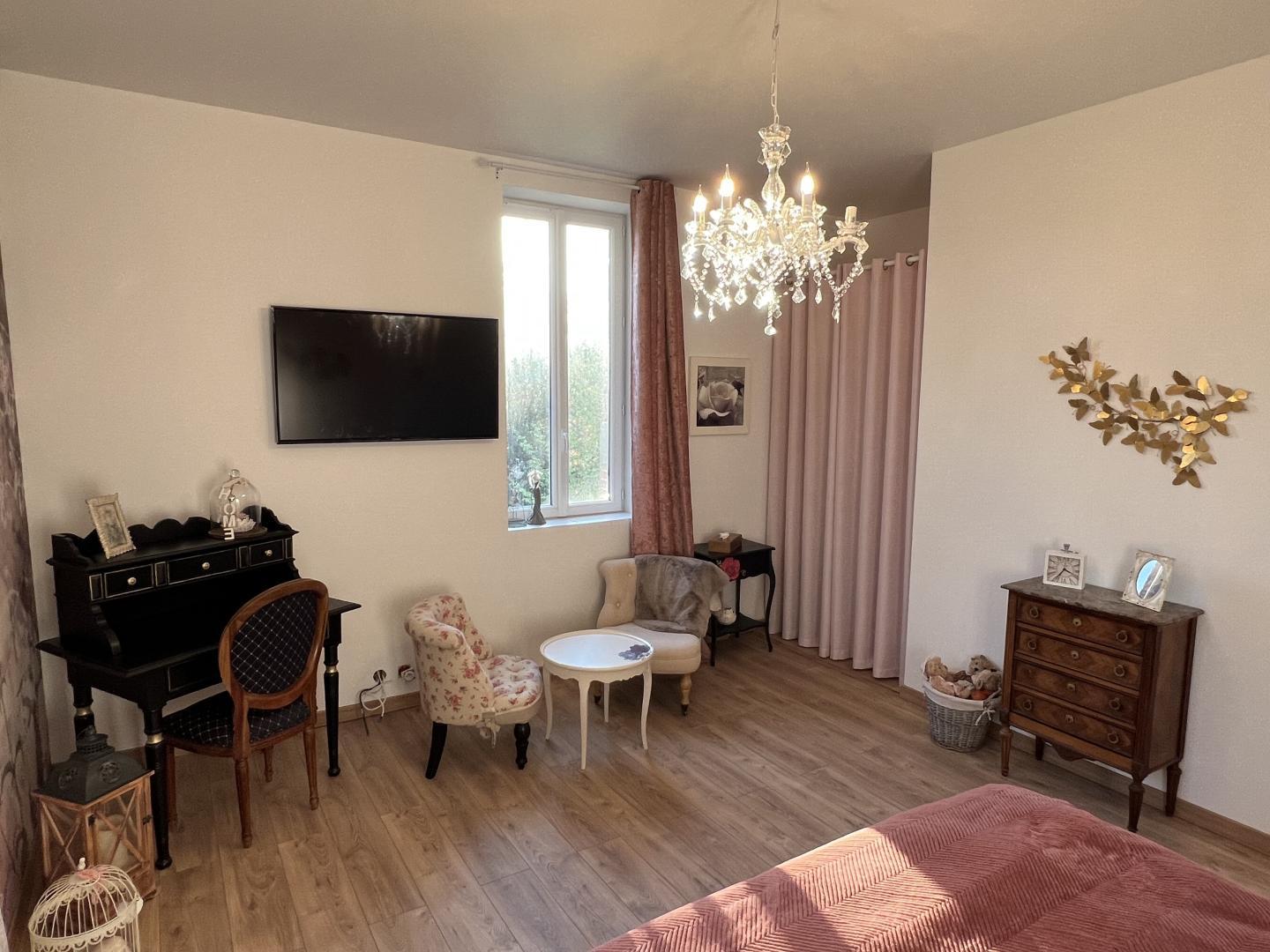 La chambre familiale, château Segot dans l'Allier en Auvergne photo 17