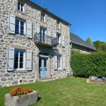 Belle demeure de caract&egrave;re nich&eacute;e dans la vall&eacute;e du Lagnon