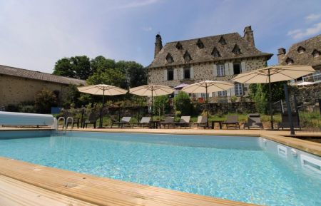 G&icirc;te n&deg;368 Crandelles - Cantal - Gite avec grand terrain, terrasse et piscine hors-sol chauff&eacute;e et privative 