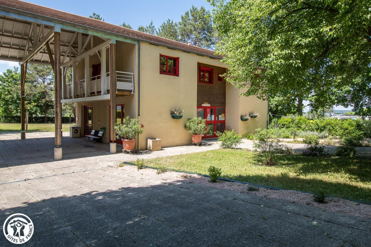 Location de vacances Camping et chalet Le Colombier - Billom dans Puy-de-Dôme en Auvergne