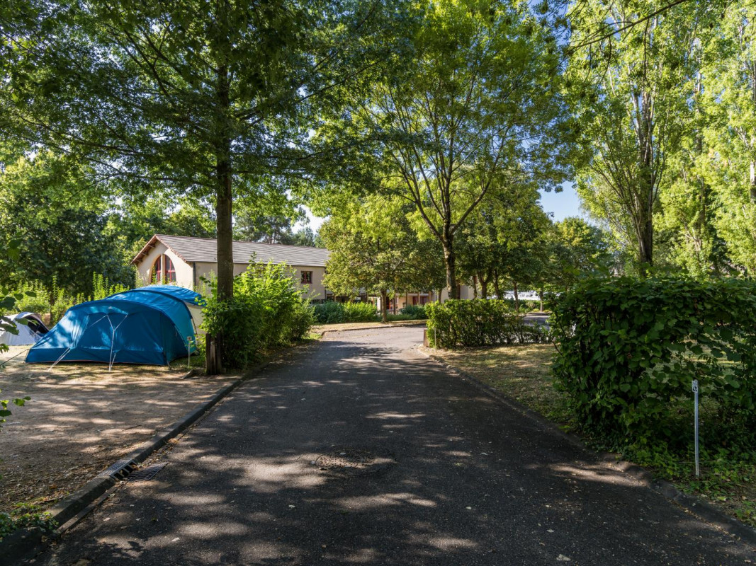 Location de vacances Camping et chalet Le Colombier - Billom dans Puy-de-Dôme en Auvergne